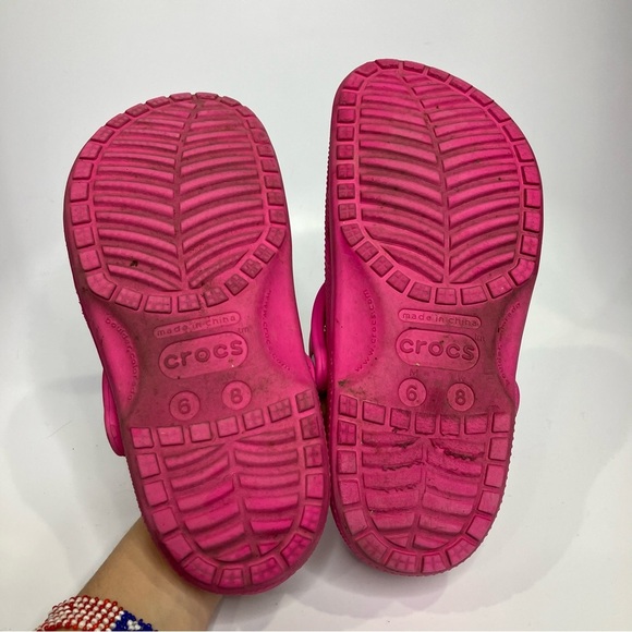 Crocs hot pink original clogs unisex sizing women’s size 8 casual bright summer - Picture 5 of 7